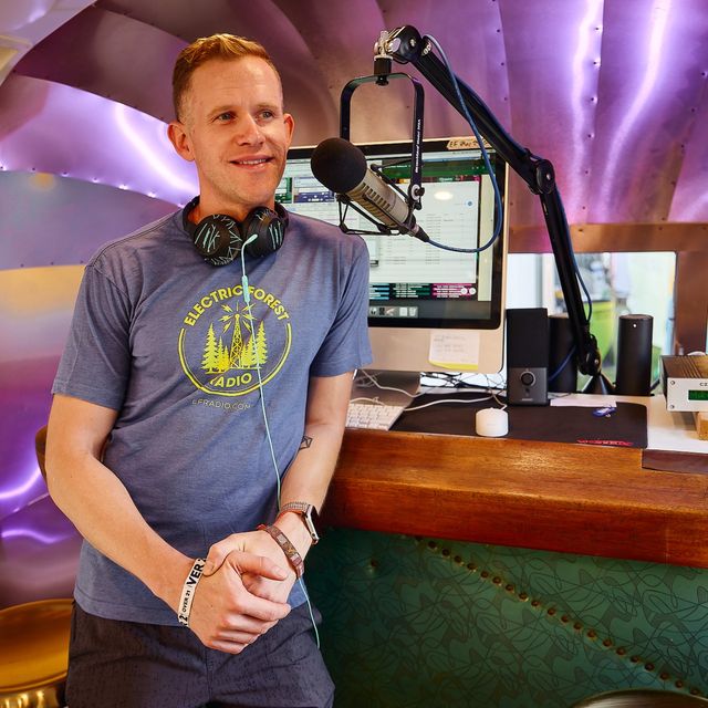 EF RADIO ON AIR EXTRAORDINAIRE